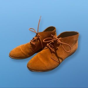 Size 8 burnt orange Clark’s Original’s